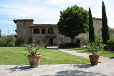 Foto dell'esterno del residence nella campagna Toscana