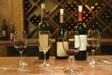 Foto di varie bottiglie di vino Chianti toscano